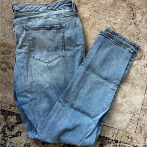 LIKE NEW SZ18 ▪️Mossimo Medium Wash Denim